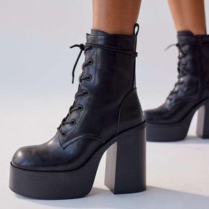 UO Noreen Lace Up Boot